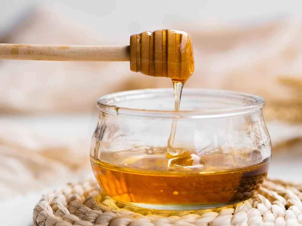 image of natural honey in bowl